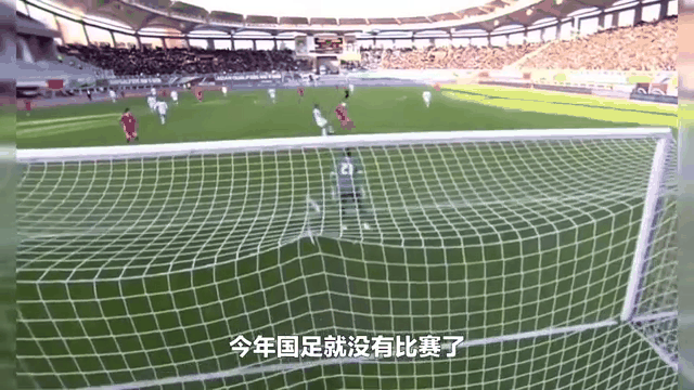 包含东亚杯-中国香港男足0-2韩国遭两连败末轮对阵国足的词条